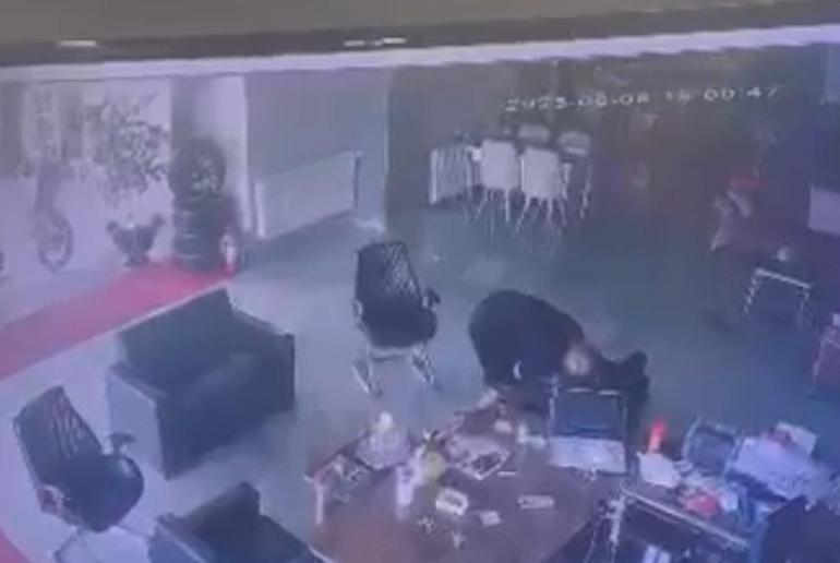 8 yasindaki egenin agir yaralandigi oto galeriye akin kamerada 1