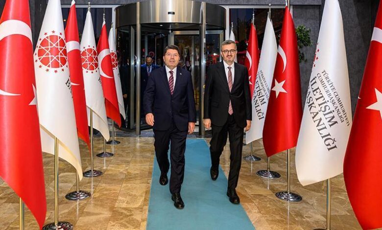adalet bakani tunc iletisim baskani duran ile bir ortaya geldi EdUXKGzF