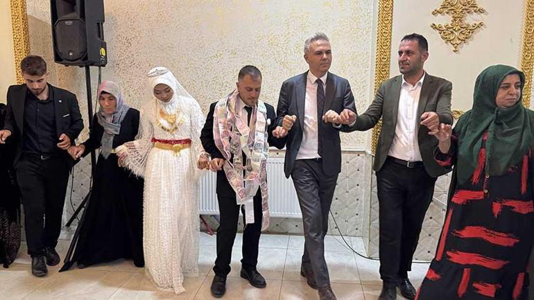Aileler karşı çıktı, aşk kazandı! Endonezyalı Mia Hakkari’ye gelin geldi 3 aileler karsi cikti ask kazandi endonezyali mia hakkariye gelin geldi 1 VN6WPq1W