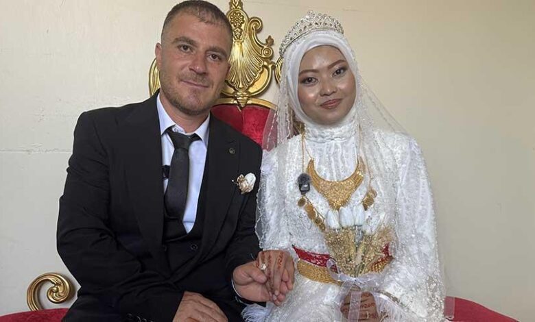 Aileler karşı çıktı, aşk kazandı! Endonezyalı Mia Hakkari’ye gelin geldi 1 aileler karsi cikti ask kazandi endonezyali mia hakkariye gelin geldi ia3gN4MX