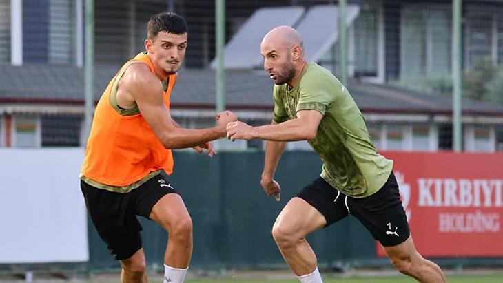 Alanyaspor'da Beşiktaş mesaisi başladı! 1 alanyasporda besiktas mesaisi basladi BdaIss59