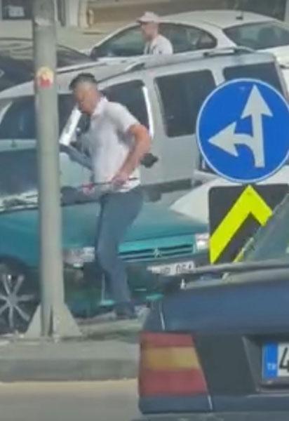 Ankara'da kılıçlı bıçaklı trafik dehşeti 3 ankarada kilicli bicakli trafik dehseti 1