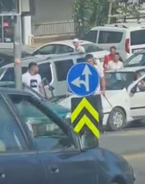 Ankara'da kılıçlı bıçaklı trafik dehşeti 5 ankarada kilicli bicakli trafik dehseti 3 8WNCyQ5v