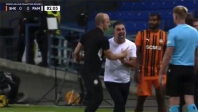 arda turan saha kenarinda cilgina dondu hN5eOCfl