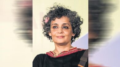 arundhati roya kesmirde sansur fOyw4CXY
