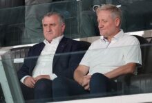 bakan bak basaksehir universitatea craiova macini tribunden takip etti UwZBkIaz