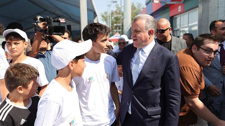 bakan bak yaptigimiz bu tesislere butun genclerimizi bekliyoruz VRqLTzbC