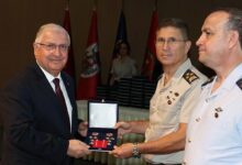 bakan guler ust rutbeye terfi eden isci icin duzenlenen merasime katildi j3J3VBwQ