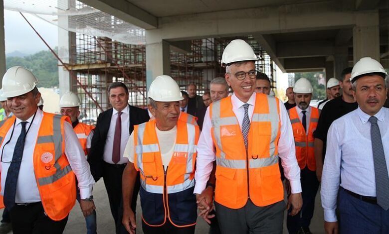 Bakan Memişoğlu, Rize Şehir Hastanesi inşaatında incelemede bulundu 1 bakan memisoglu rize sehir hastanesi insaatinda incelemede bulundu gZ42rnR1