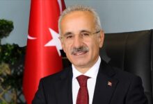bakan uraloglu demir yolu tesislerinde 4 gunes gucu santralinin devreye alindigini bildirdi 844k42gc
