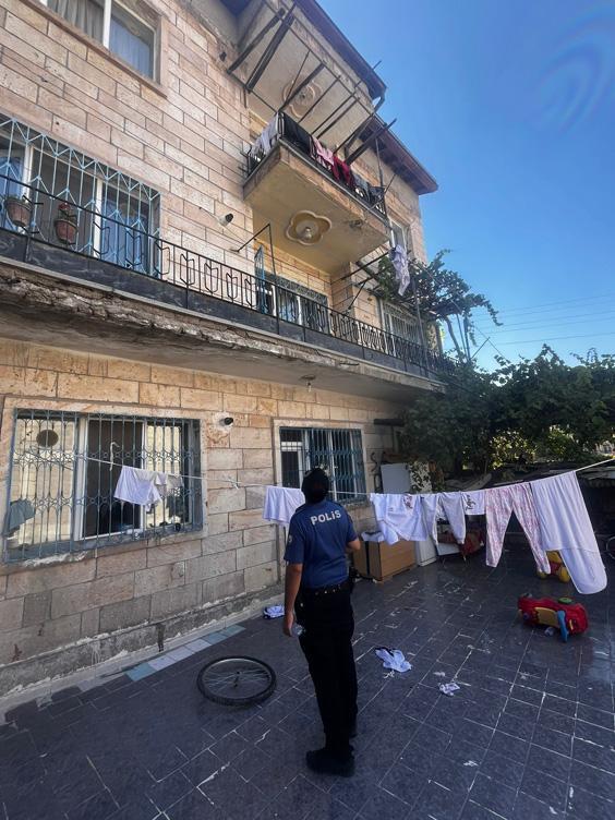 balkondan dusen 4 yasindaki cocuk tum mudahalelere karsin kurtarilamadi 0 vnCMXdAP