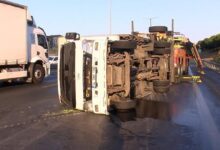 basaksehir tem otoyolunda kamyonet devrildi trafik yogunlugu olustu PvppZ4Bx