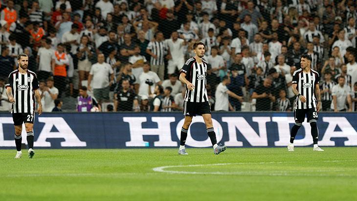 besiktas taraftarindan buyuk tepki birinci yarida sok skor W1vHqODQ