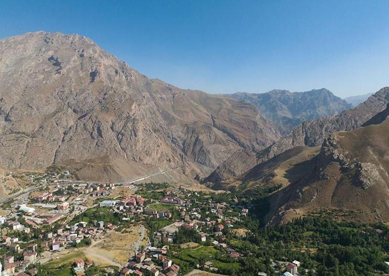 bir anadolu senligi coskusu hakkariyi sardi huzurun itimadin tepede oldugunun gostergesi 1 zqjhj7Xl