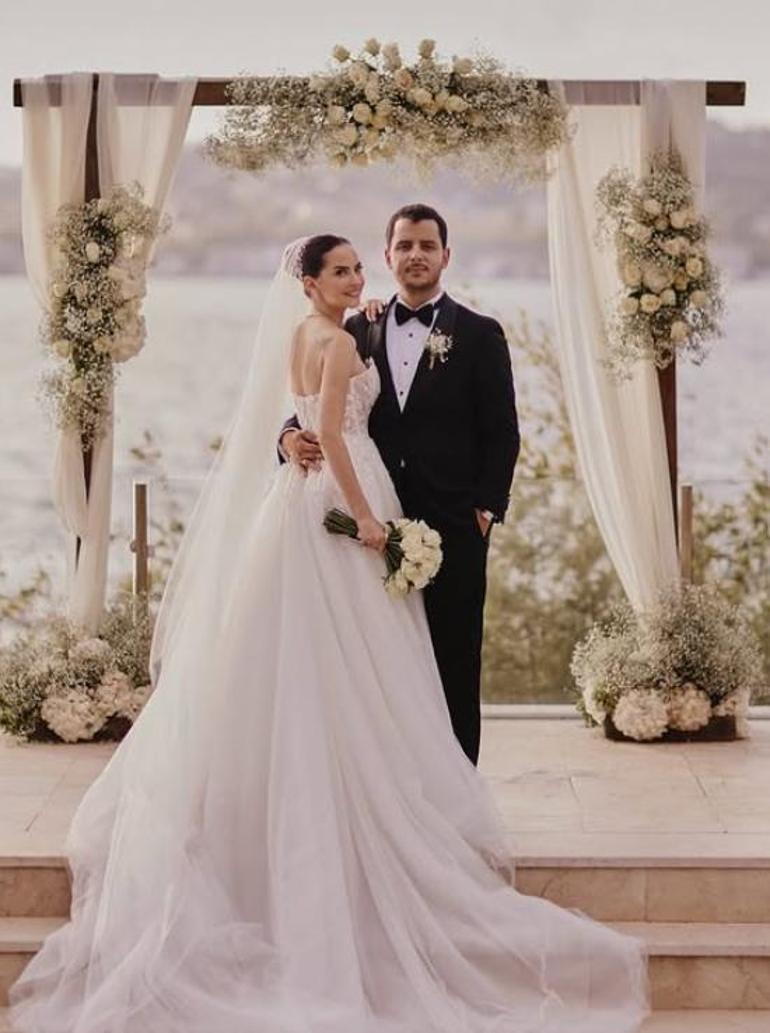 Bir gün iki düğün! Kimin gelinliği daha şık? Ezgi Şenler mi İpek Karapınar mı? 2 bir gun iki dugun kimin gelinligi daha sik ezgi senler mi ipek karapinar mi ihQKHERA