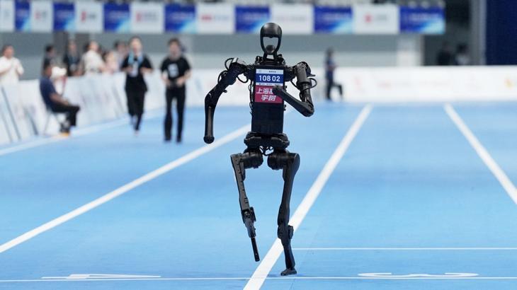 birinci sefer duzenlenen robot olimpiyatlari rekorlar ve aksiliklerle tamamlandi v97kOTls