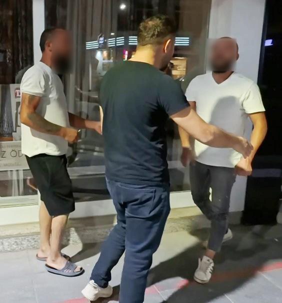 ‘Bu kadar da olmaz’ dedirten olay! Ehliyetsiz, alkollü ve muayenesiz araçla yakalanan şoförden akılalmaz mazeret 3 bu kadar da olmaz dedirten olay ehliyetsiz alkollu ve muayenesiz aracla yakalanan soforden akilalmaz TweWEugs