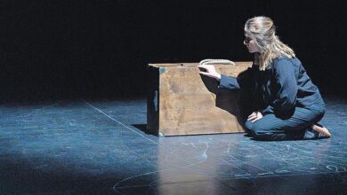 buke erkoc edinburgh fringe sahnesinde uyajppCE