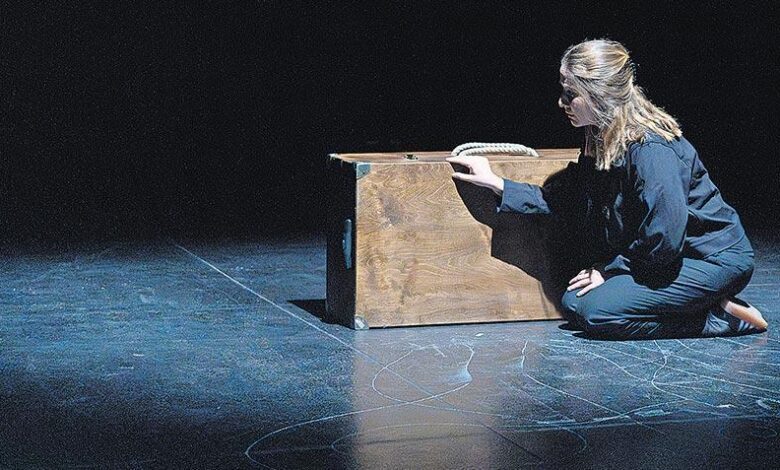 Büke Erkoç, Edinburgh Fringe sahnesinde 1 buke erkoc edinburgh fringe sahnesinde uyajppCE