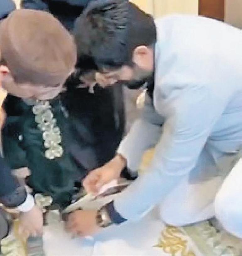 Burak Özçivit’e Kazakistan’da kurdele kesmesi için servet ödendi iddiası! Toplumsal medya yıkıldı 4 burak ozcivite kazakistanda kurdele kesmesi icin servet odendi iddiasi toplumsal medya yikildi 2 FeSM9bWu