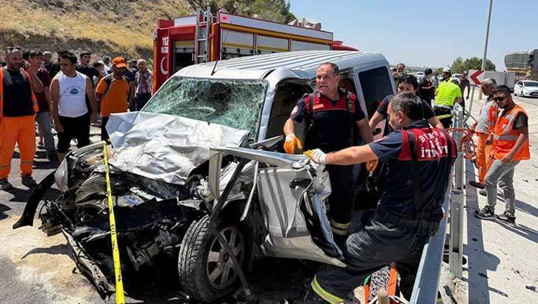 burdurda feci kaza kayinpeder ile gelin oldu 4 yarali 0