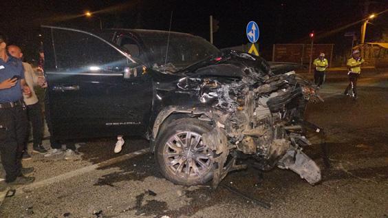 Bursa'da kamyonet ile ambulans çarpıştı: 5 yaralı 4 bursada kamyonet ile ambulans carpisti 5 yarali 2