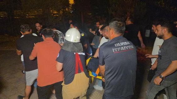 Bursa'da kamyonet ile ambulans çarpıştı: 5 yaralı 6 bursada kamyonet ile ambulans carpisti 5 yarali 4