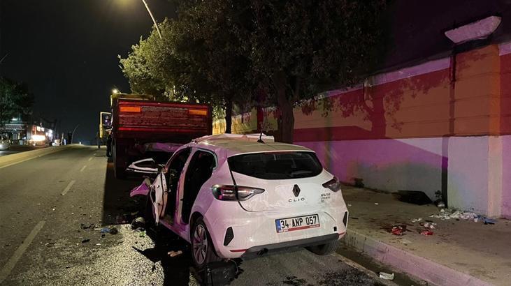 buyukcekmecede feci kaza araba park halindeki tira carpti 1 meyyit 4 yarali 0 5mHupJKP