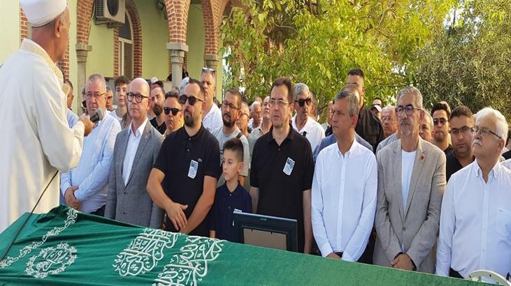 CHP Lideri Özgür Özel Balıkesir'de cenaze merasimine katıldı 1 chp lideri ozgur ozel balikesirde cenaze merasimine katildi lcUaCnOT