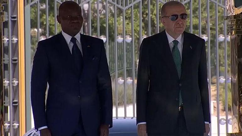 Cumhurbaşkanı Erdoğan, Gabonlu mevkidaşını resmi merasimle karşıladı 2 cumhurbaskani erdogan gabonlu mevkidasini resmi merasimle karsiladi 0 WXuyBnnG