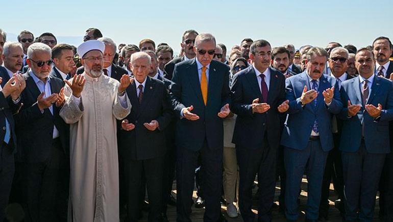 cumhurbaskani erdogan ve bahceli ahlatta bir ortaya geldi 0 CuNXKbZy