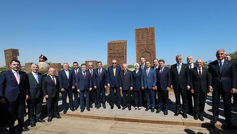 cumhurbaskani erdogan ve bahceli ahlatta bir ortaya geldi 1 CJHzWvQI