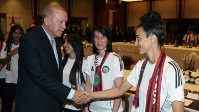cumhurbaskani recep tayyip erdogan yuksekovaspor bayan grubunu kabul etti eZI2vpSp