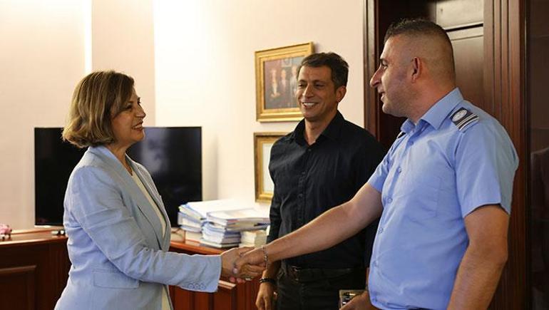Direksiyondan insanlık dersi! Sürücü kötüleşen çocuğu otobüsle hastaneye yetiştirdi 2 direksiyondan insanlik dersi surucu kotulesen cocugu otobusle hastaneye yetistirdi 0 VAqiSD16
