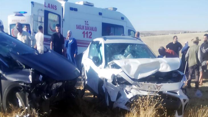 Diyarbakır'da feci kaza! İki araba baş başa çarpıştı 1 diyarbakirda feci kaza iki araba bas basa carpisti YW2bHCaP