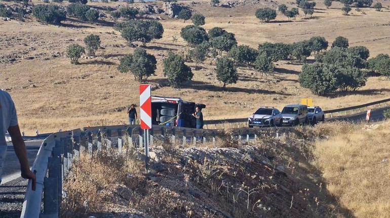 diyarbakirda minibusun devrildigi kazada 1 kisi oldu 3u agir 16 yaralandi 0 38avSkQn