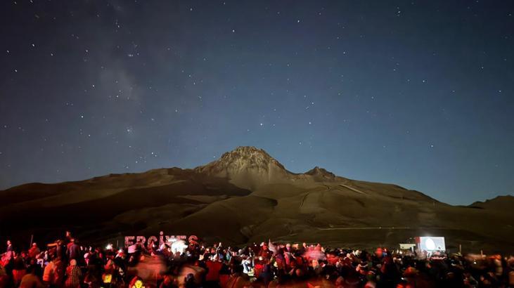 Erciyes'te görsel şölen! Tam 2 bin 650 metre yükseklikte meteor yağmuru 15 erciyeste gorsel solen tam 2 bin 650 metre yukseklikte meteor yagmuru 13