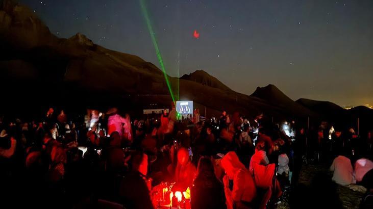 Erciyes'te görsel şölen! Tam 2 bin 650 metre yükseklikte meteor yağmuru 1 erciyeste gorsel solen tam 2 bin 650 metre yukseklikte meteor yagmuru UmkE5XVF