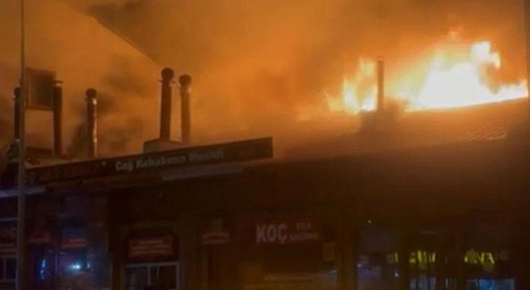 Erzurum'da restoranda çıkan yangın konutlara ve otele sıçradı! Gruplar müdahe ediyor 2 erzurumda restoranda cikan yangin konutlara ve otele sicradi gruplar mudahe ediyor 0 9yrsQlAF