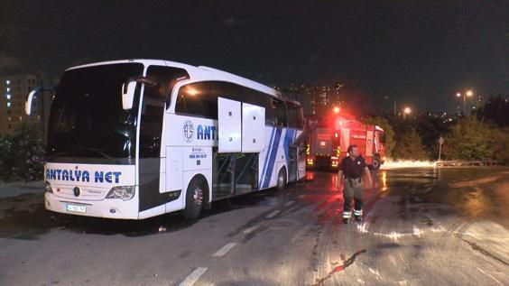 facia ucuz atlatildi umraniyede yolcu otobusu alev alev yandi 7