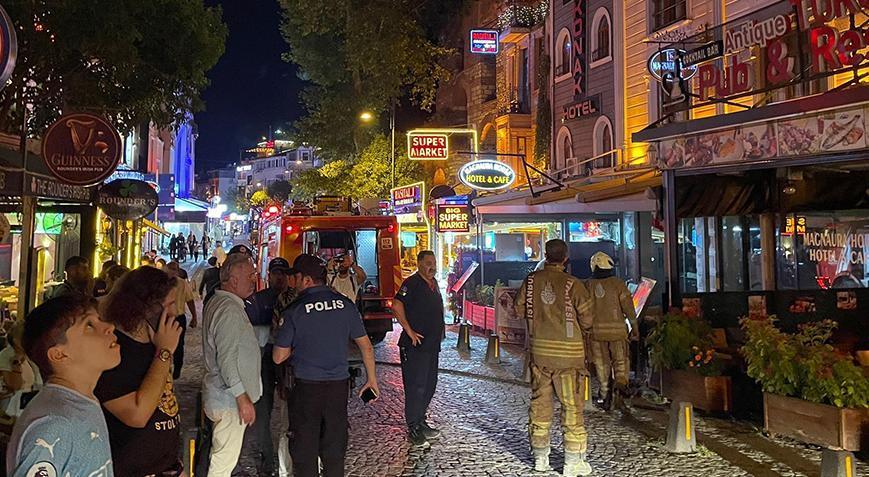 Fatih’te korkutan otel yangını