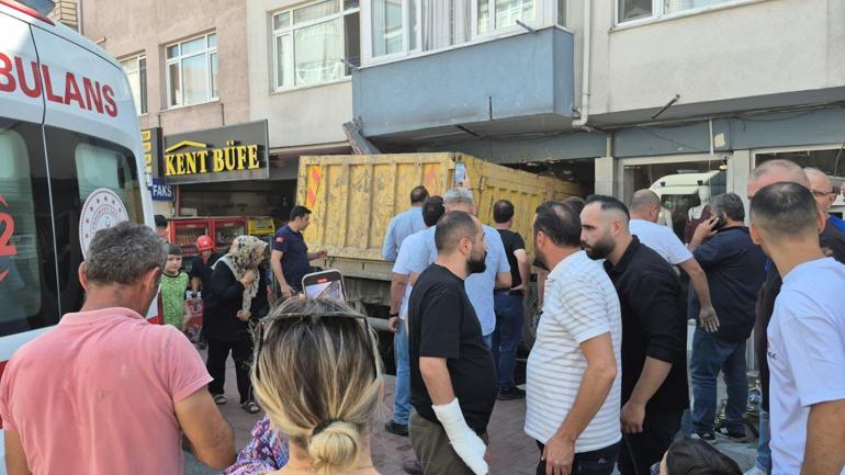 freni bosalan hafriyat kamyonu is yerine girdi kaza ani kamerada 0 RRECTuCC