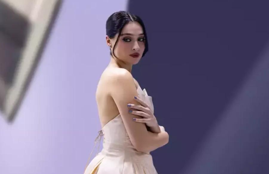 ‘Güller ve Günahlar’ın Zeynep'i Cemre Baysel saçlarını boyattı! Yeni imajı beğeni topladı 14 guller ve gunahlarin zeynepi cemre baysel saclarini boyatti yeni imaji begeni topladi 4 CULccIid
