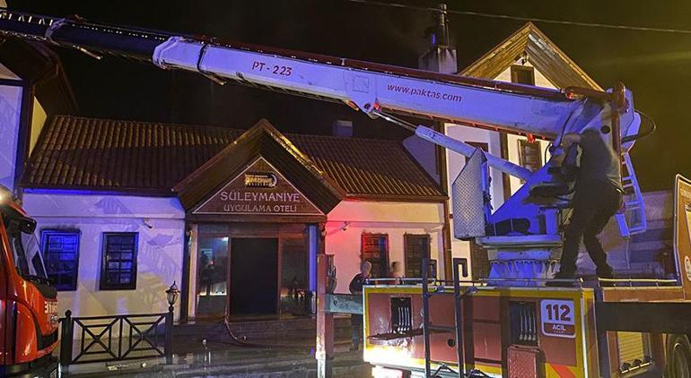 Gümüşhane’de 3 katlı otelde yangın! Vali Baruş'dan açıklama 3 gumushanede 3 katli otelde yangin vali barusdan aciklama 1 9ii4VaLf