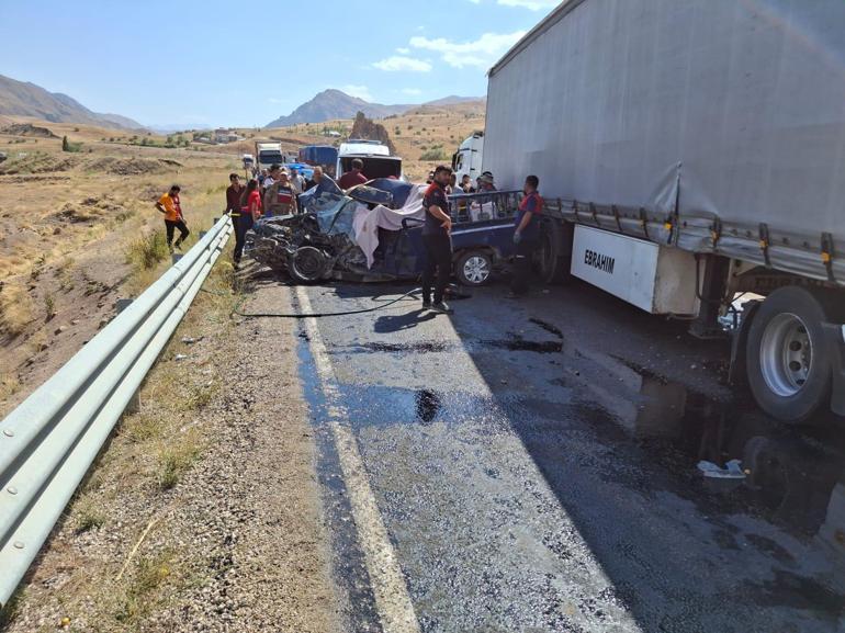 Hakkari-Van karayolunda katliam üzere kaza: 4 meyyit, 2 yaralı 5 hakkari van karayolunda katliam uzere kaza 4 meyyit 2 yarali 3 Vd5RaT8s