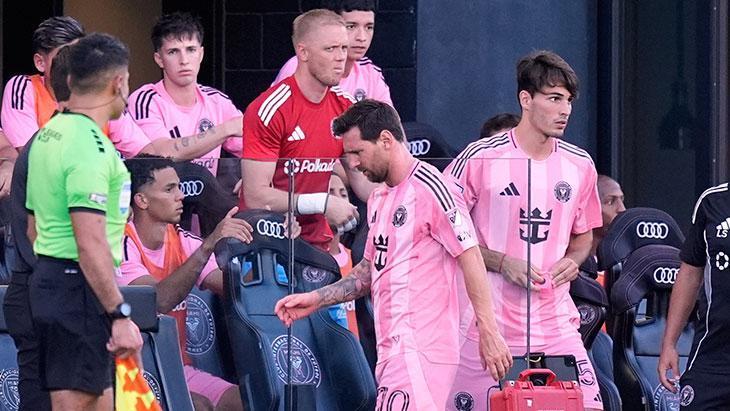 inter miamide lionel messi soku maca devam edemedi RnHqKX2N