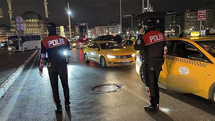 İstanbul polisi "huzur" uygulaması gerçekleştirdi! Tek tek denetim edildi 1 istanbul polisi huzur uygulamasi gerceklestirdi tek tek denetim edildi bk5z3ZOW