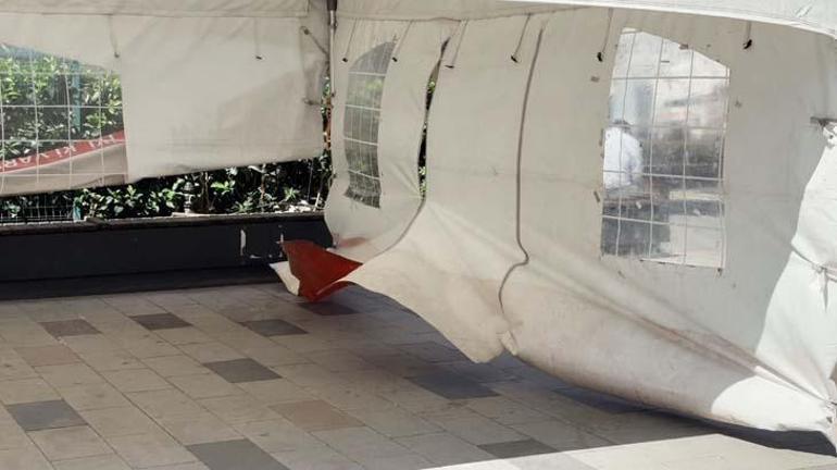 İstanbul'da fırtına etkisi! Mecburî olmadıkça dışarıya çıkmayın: Ağaçlar devrildi, yaralılar var 9 istanbulda firtina etkisi mecbur olmadikca disariya cikmayin agaclar devrildi yaralilar var 7 Y9EdTmij