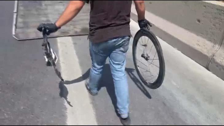 İstanbul'da motosikletle çarpışan profesyonel bisiklet sportmeni hayatını kaybetti 3 istanbulda motosikletle carpisan profesyonel bisiklet sportmeni hayatini kaybetti 1 GipFhURY