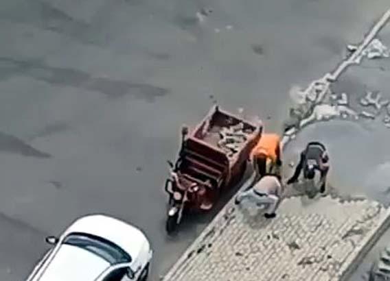 İstanbul'da sonları zorlayan hırsızlık! Kaldırımı taşlarını söküp çaldılar 6 istanbulda sonlari zorlayan hirsizlik kaldirimi taslarini sokup caldilar 4 Tk7Ll7Zz